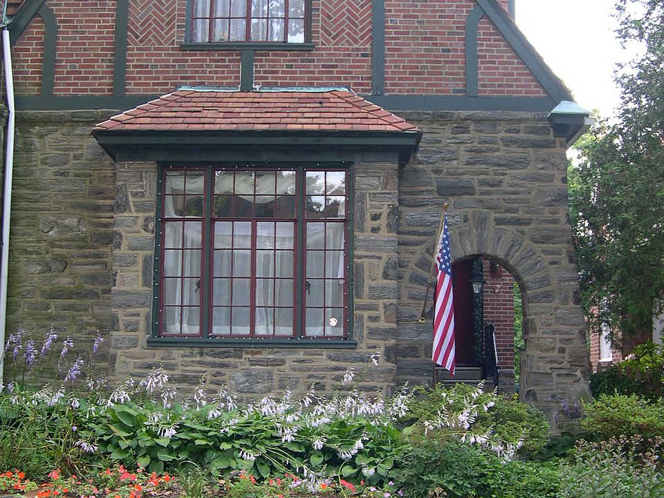 1st image of 404 E Allens Ln