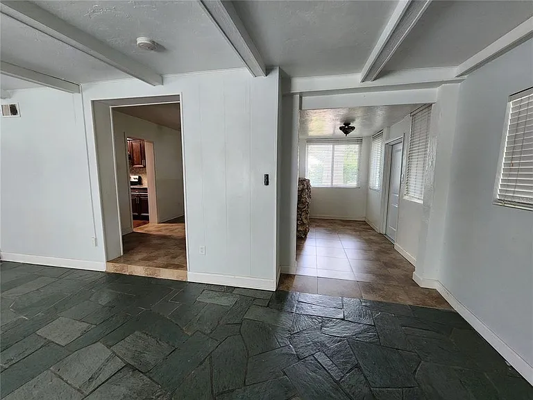1014 NE 10th Pl — Photo 11