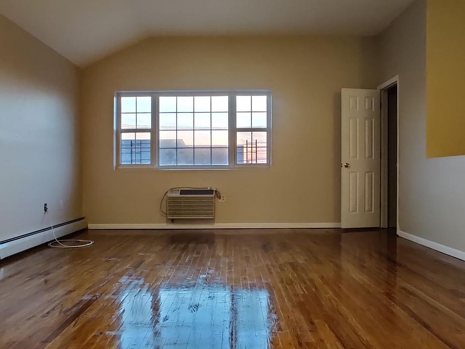 1st image of 2741 Lafayette Ave #2