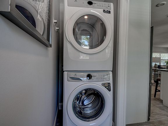 4th image of 6617 Gulfport Blvd S