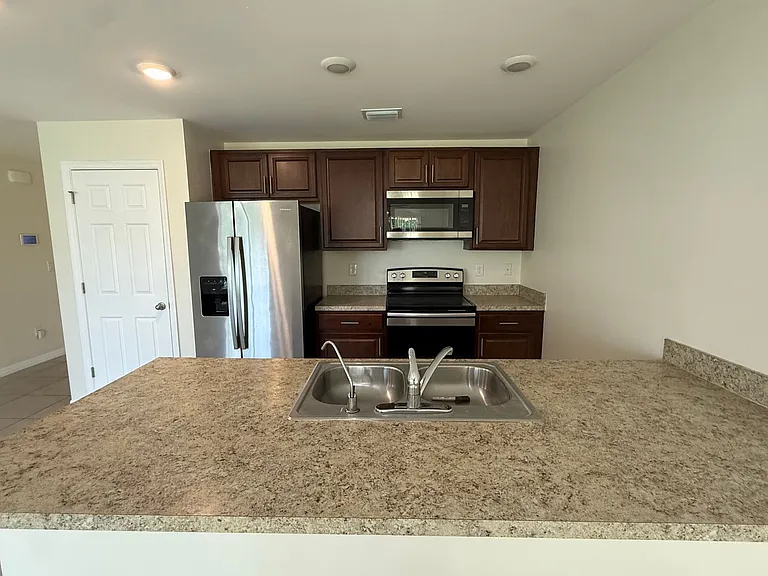 1108 NE 36th Ln — Photo 12