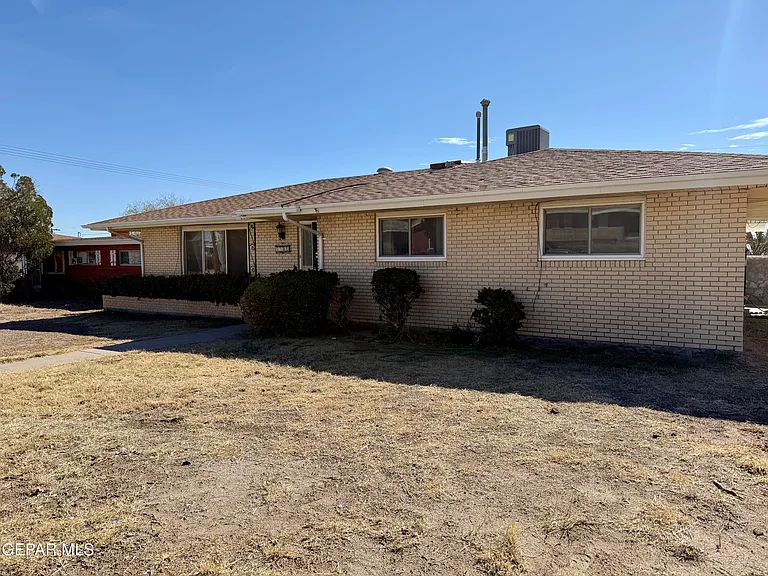 2900 Polk Ave — Photo 2
