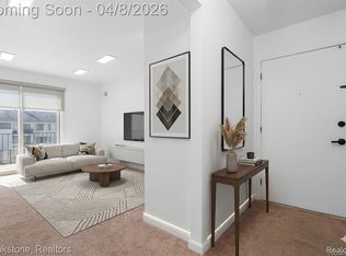 1965 Axtell Dr APT 4, Troy, MI 48084