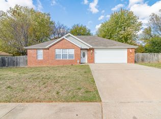 36 E Spokane St, Farmington, AR 72730