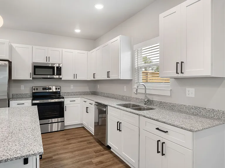 Birdmaster Drive Residences — Photo 8