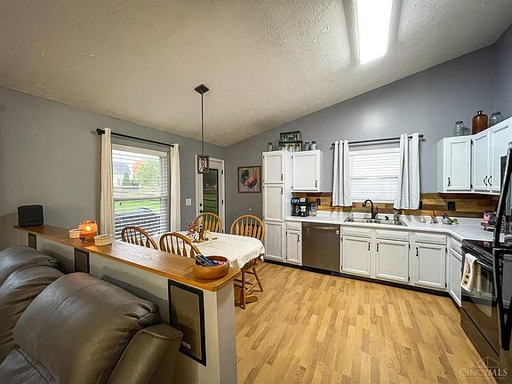 4th image of 3918 Little Creek Dr