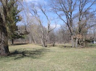 725 Grindle Dr, Lowell, MI 49331