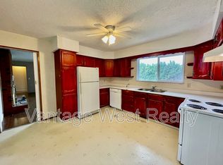 1702 Lynrick Rd, Kelowna, BC V1P1E8