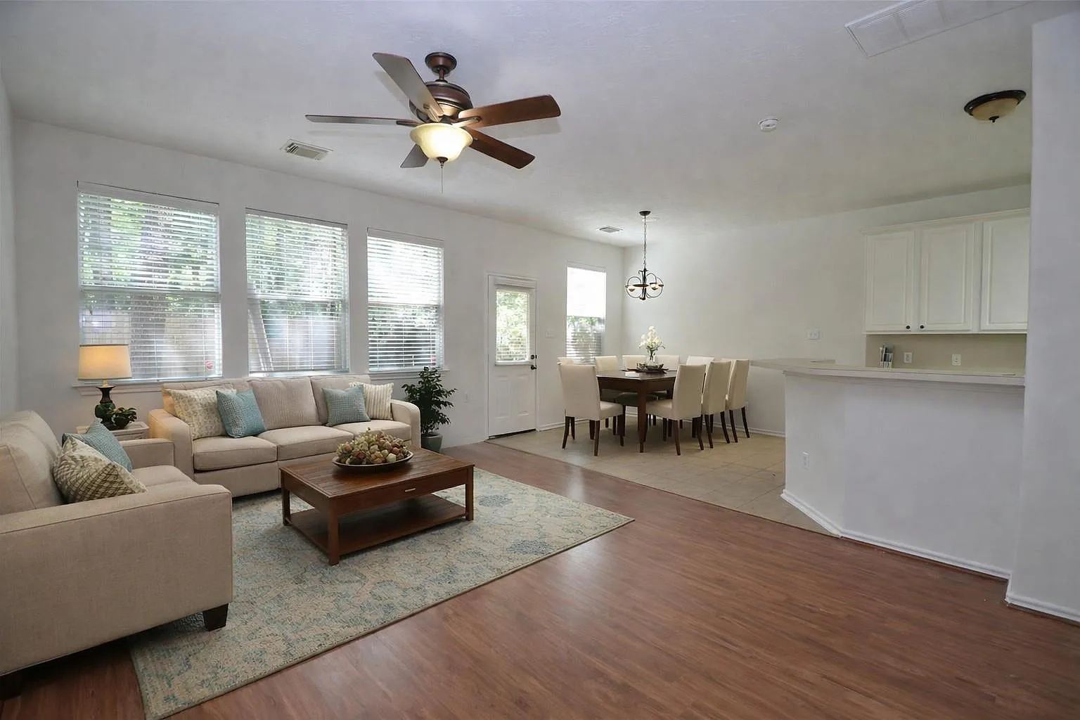 3 bed, 2.5 bath, 1696 sqft, $1,800 — Photo 4