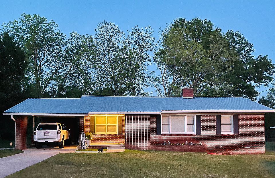 1st image of 610 Betty St