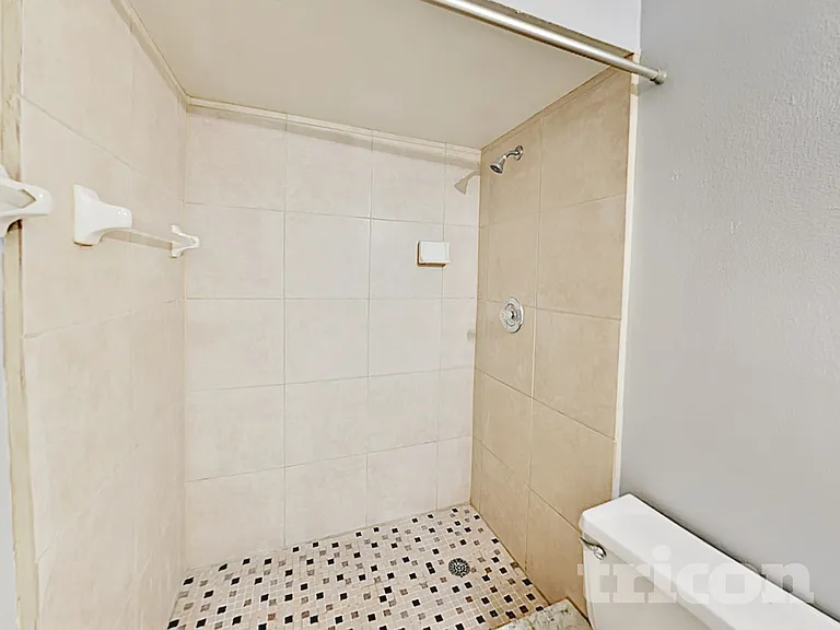 1778 Hazelton Ave — Photo 10