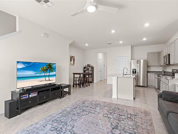 3rd image of 17522 Crescent Moon Loop