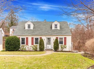 18 Southminster Dr, White Plains, NY 10604