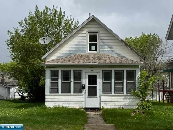 304 2nd St NW, Chisholm, MN 55719