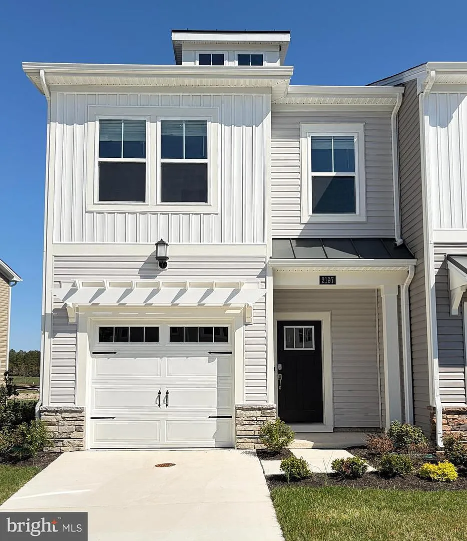 2197 Winterberry Ln photo 1