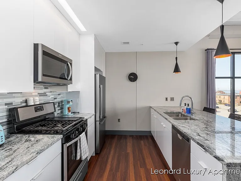 The Leonard Luxury Apartments — Photo 76