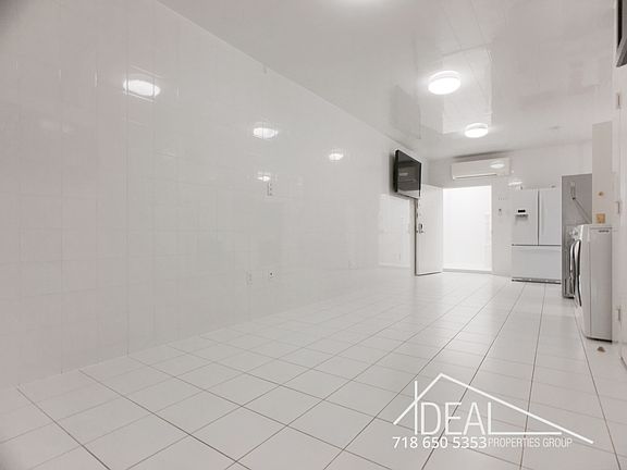 3rd image of 139 16th St #2