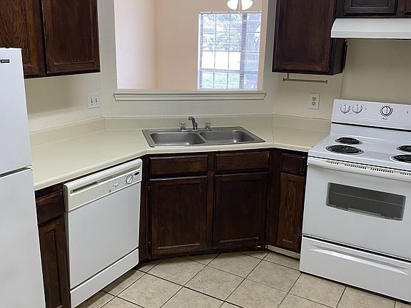 3rd image of 2209 Barry Dr