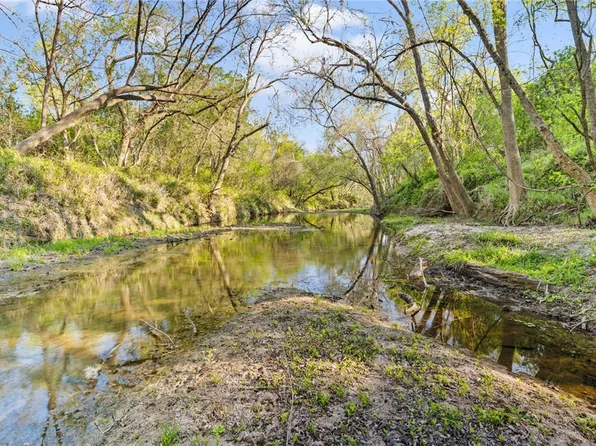 2427 Fm 234 N, Edna, TX 77957