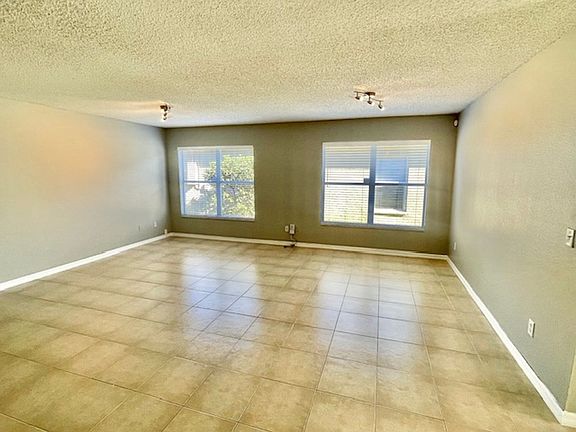 5th image of 103 Somerset Oaks Ct