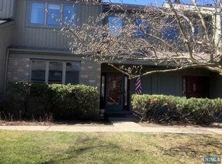 570 Glasmere Rd, Mahwah, NJ 07430