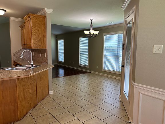5th image of 732 Rolling Rock Dr