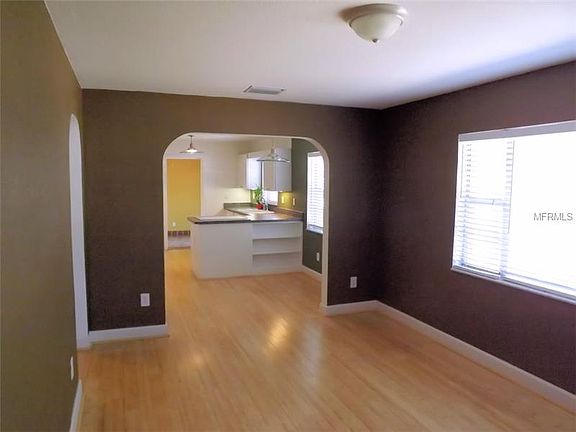 3rd image of 6208 N Flora Vista Ave