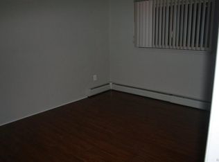 30010 Northgate Dr, Southfield, MI 48076