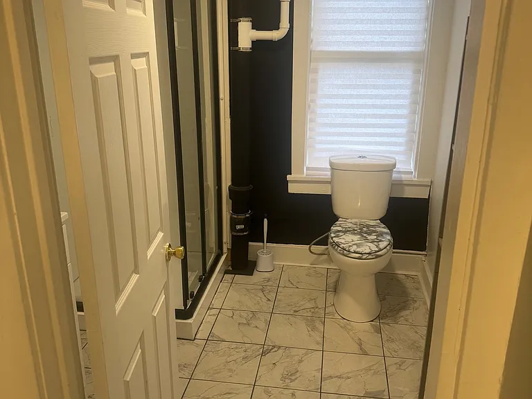 Unit B bathroom with Stand-up shower
