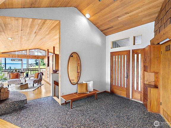 3rd image of 360 Heather Road