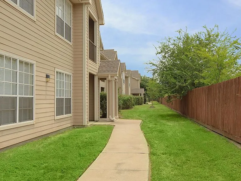 Rincon Apartments — Photo 19