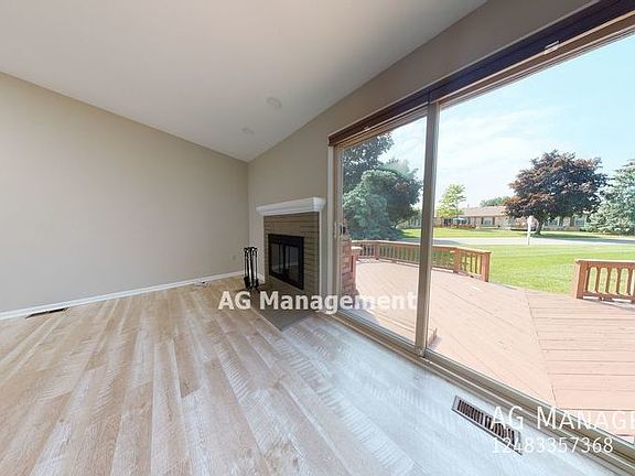 3rd image of 49270 Arlington Ct