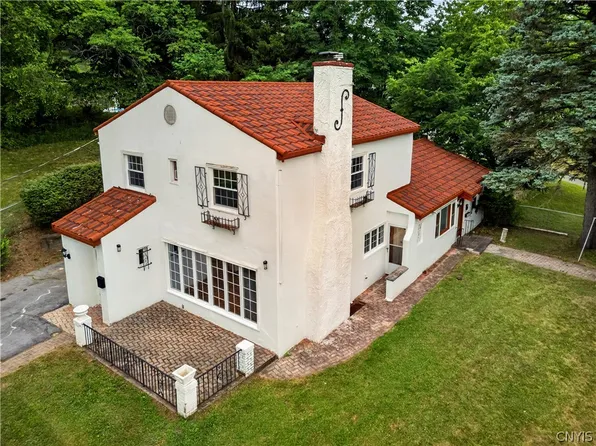 799 Woods Rd, Syracuse, NY 13209
