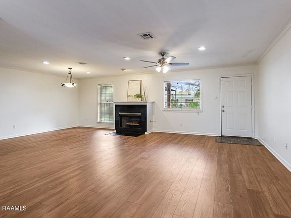 4th image of 412 Normandy Rd