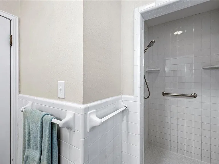 2207 Avenue P — Photo 27