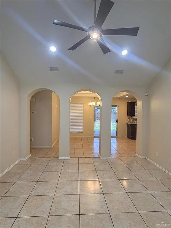 3 bed, 2.0 bath, 1198 sqft, $1,425 — Photo 4