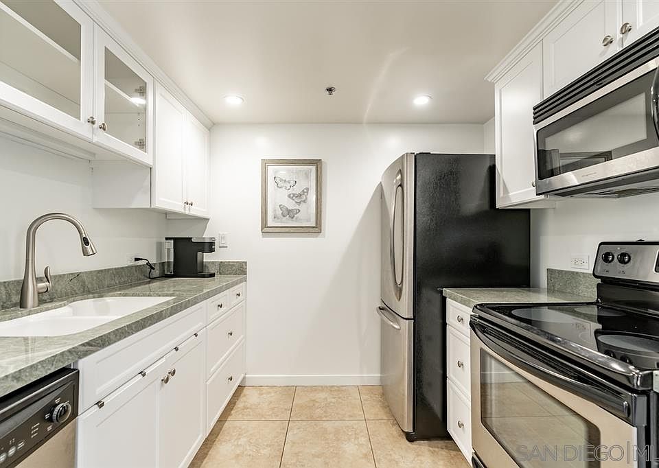 1st image of 425 W Beech St Unit 851
