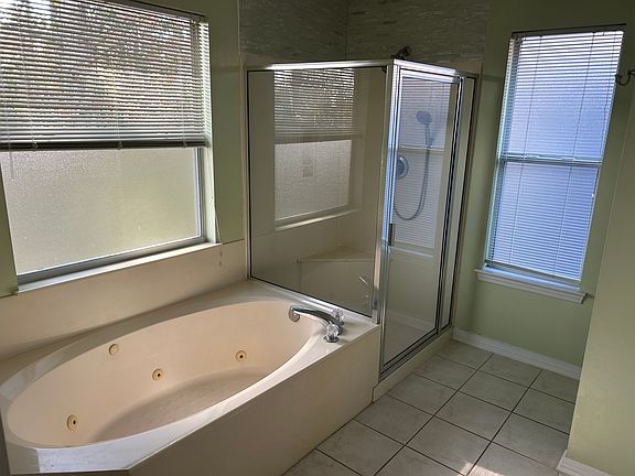 5th image of 1901 Mistral Ln W