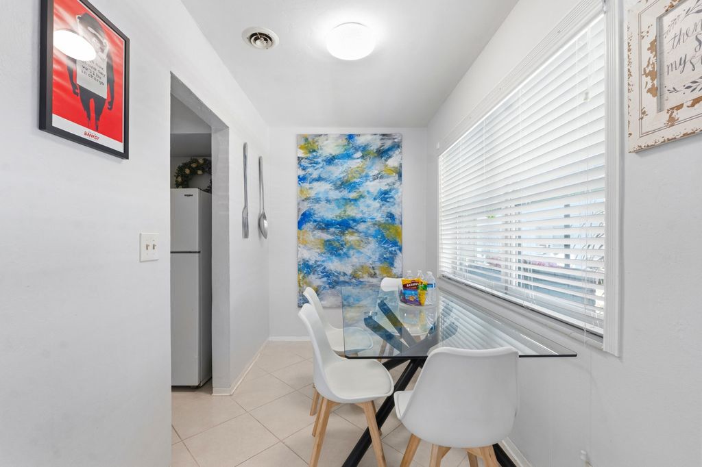 23 NE 19th Ave, photo 8