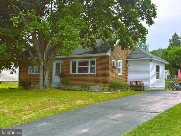 639 Chestnut St, Bally, PA 19503