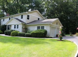 32 Hattie Ct, Middletown, NJ 07748