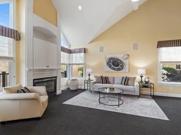 5 Carriage Hill Cir Unit 5, Southborough, MA 01772