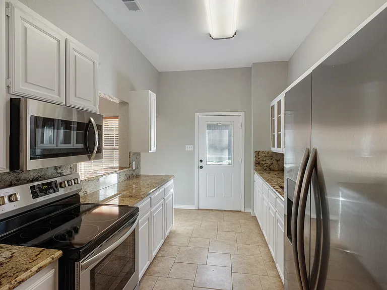 6561 Calmont Ave — Photo 17