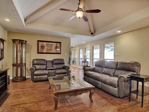 4th image of 3229 Bullock Dr
