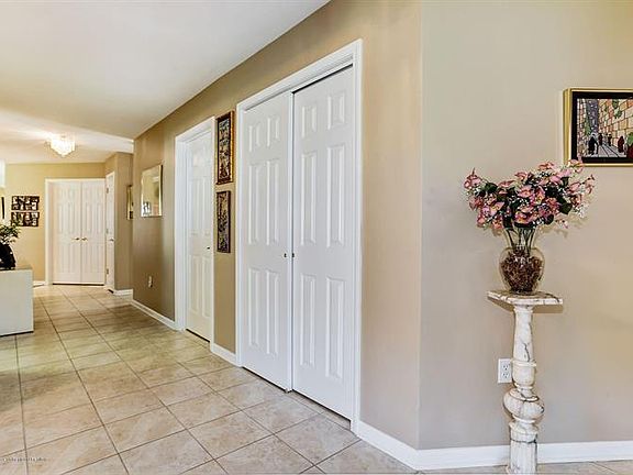 5th image of 27 Schoolhouse Ln