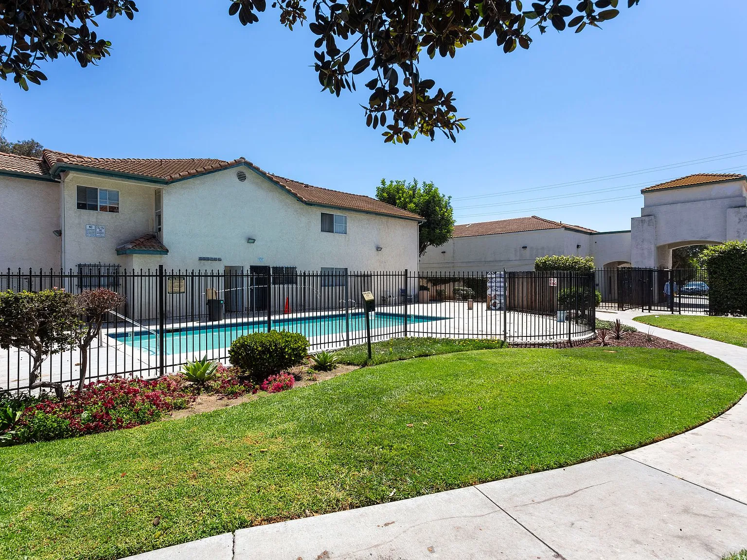 Highland View Apartments — Photo 1