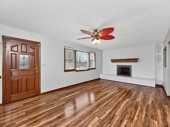 4th image of 210 Leland Ct