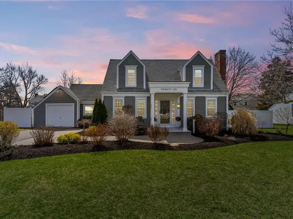 26 Miantonomo Dr, Warwick, RI 02888