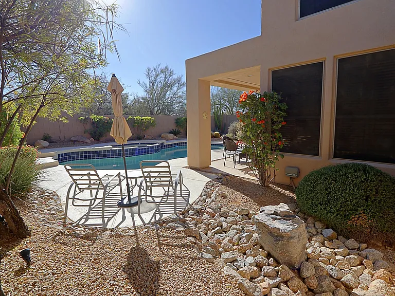 6803 E Eagle Feather Rd — Photo 29