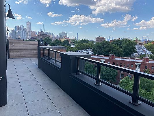 5th image of 475 Clermont Ave #718